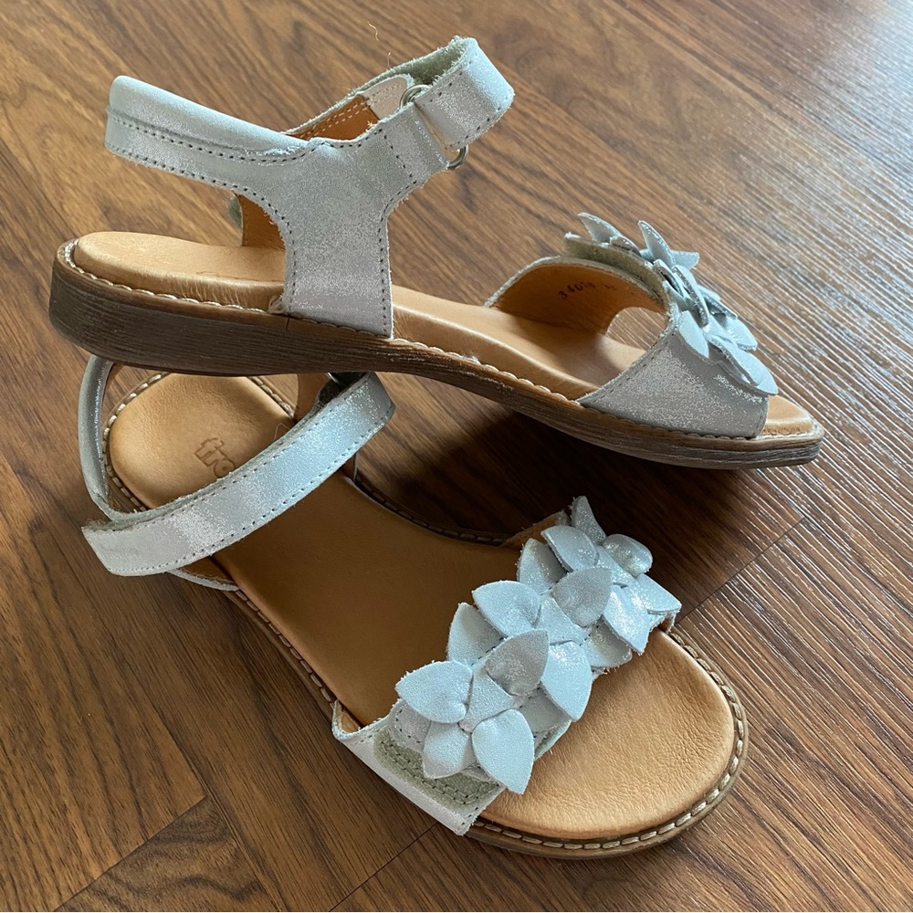 Girl’s size 33 (2) Froddo sandals